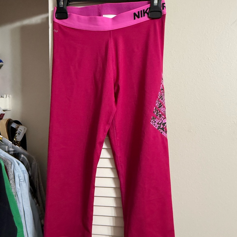 Nike Pro Womens Fuchsia Leggings